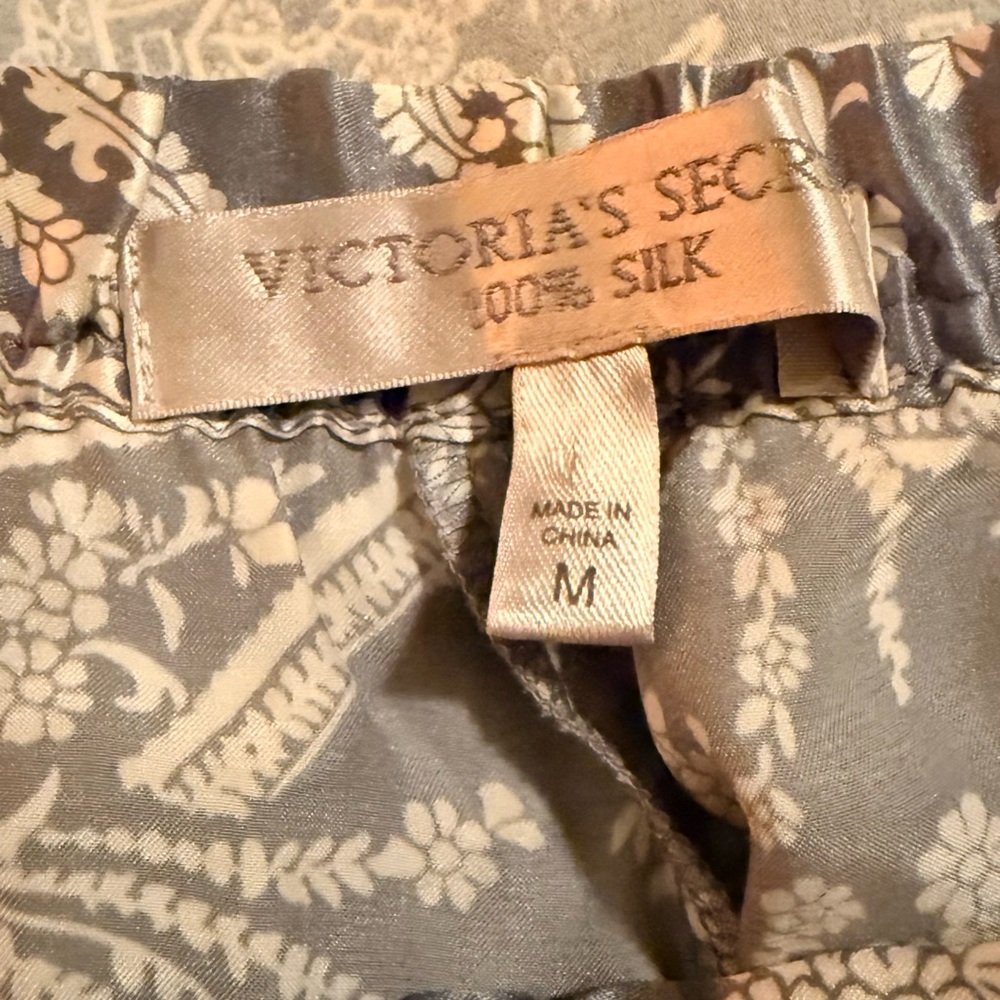 Victoria’s Secret Paisley 100% silk PJs 
Long pants (S) and shorts (M). NWOT - Picture 3 of 4